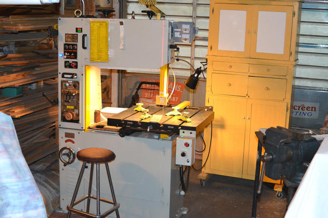 28" throat metal cutting bandsaw